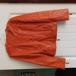 EUC WOMENS LEATHER JACKET
